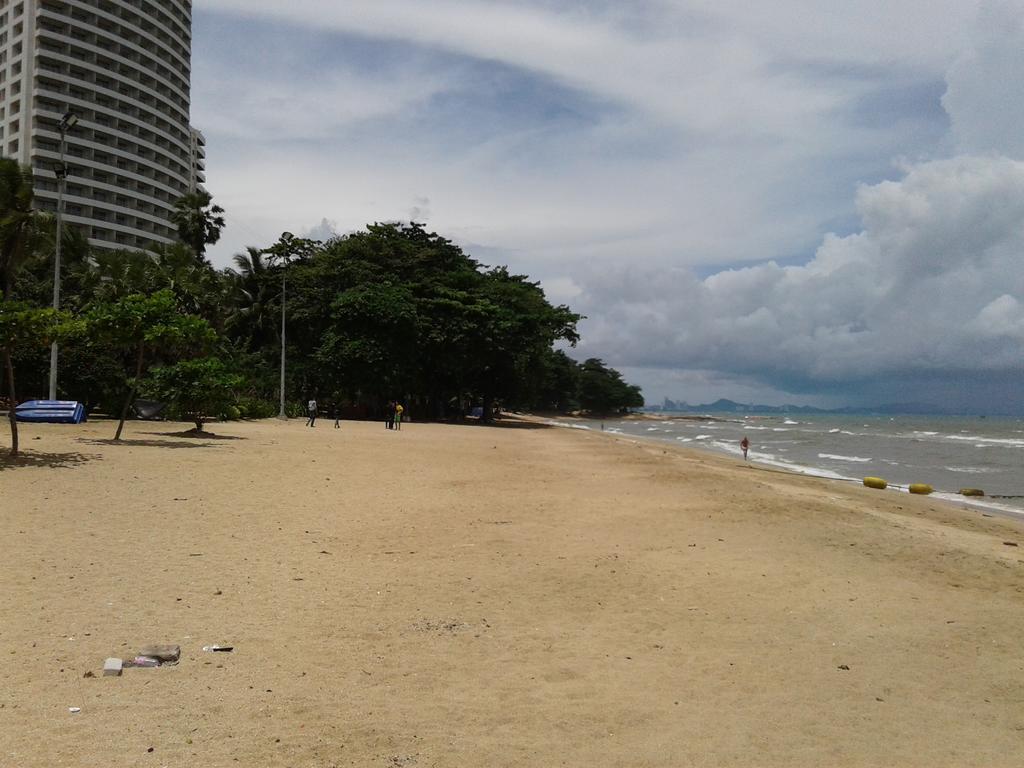 Burnout Guesthouse Pattaya Dış mekan fotoğraf