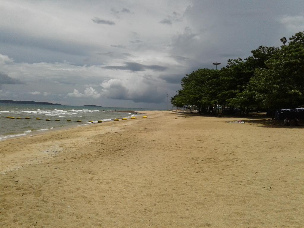 Burnout Guesthouse Pattaya Dış mekan fotoğraf