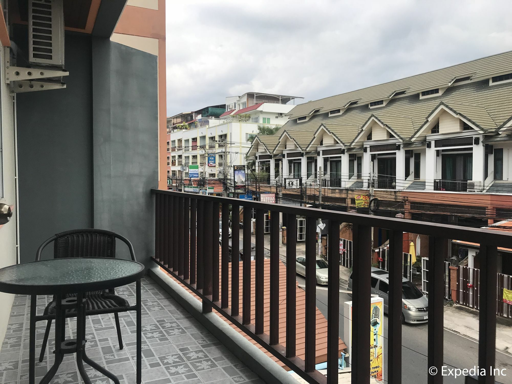 Burnout Guesthouse Pattaya Dış mekan fotoğraf