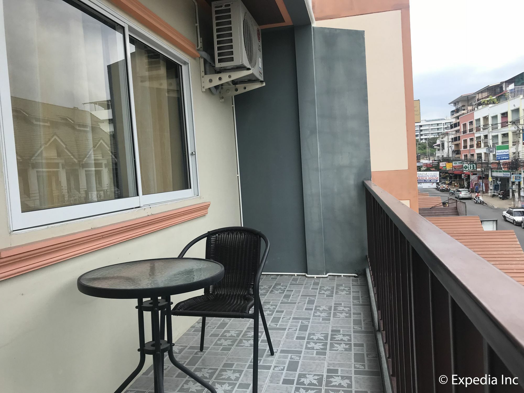 Burnout Guesthouse Pattaya Dış mekan fotoğraf