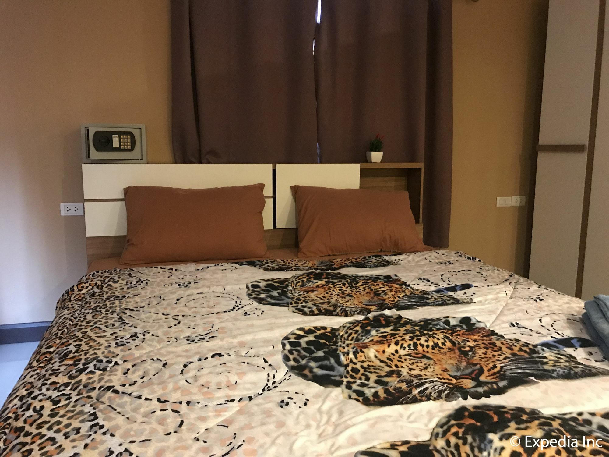 Burnout Guesthouse Pattaya Dış mekan fotoğraf