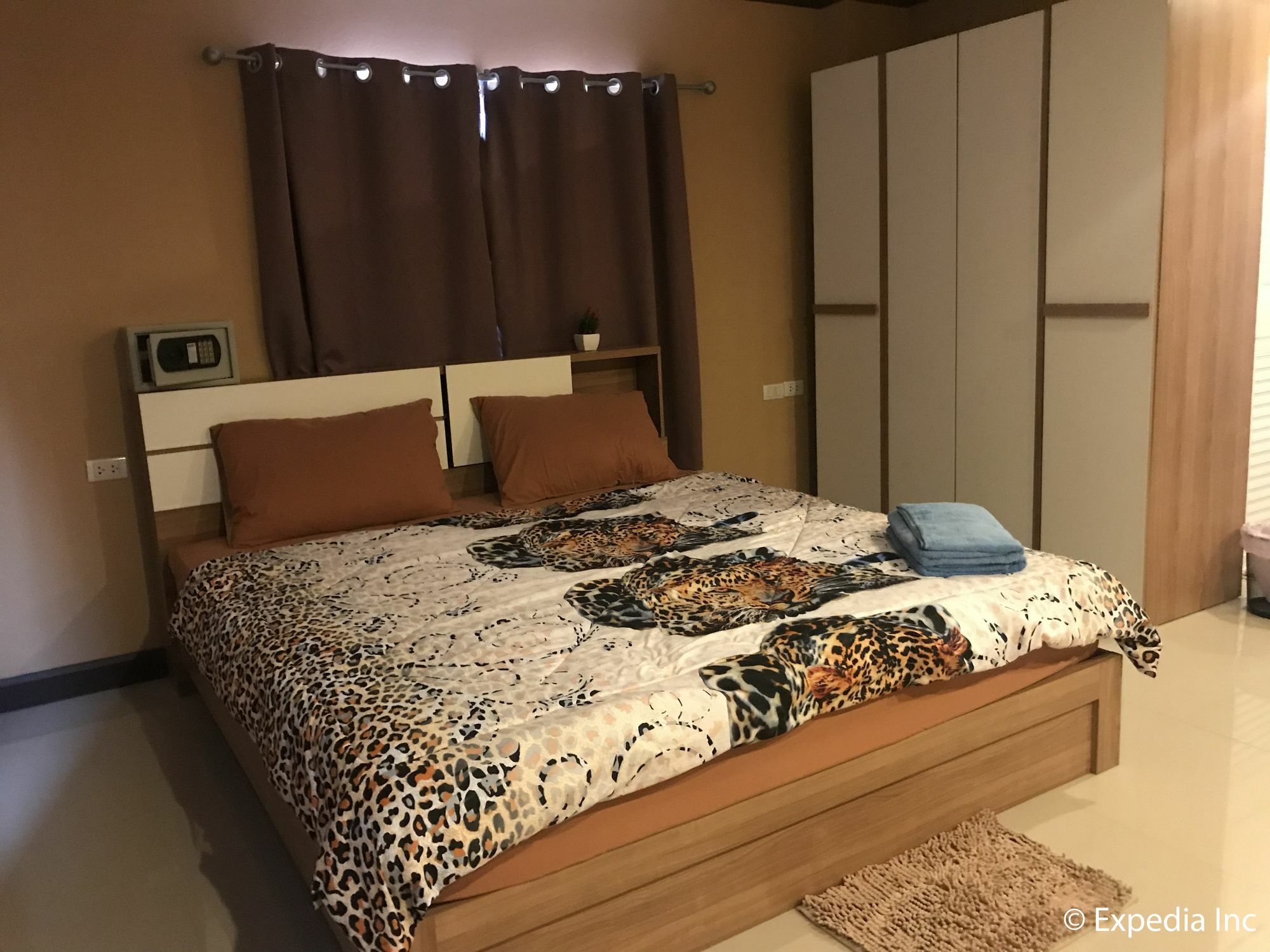 Burnout Guesthouse Pattaya Dış mekan fotoğraf