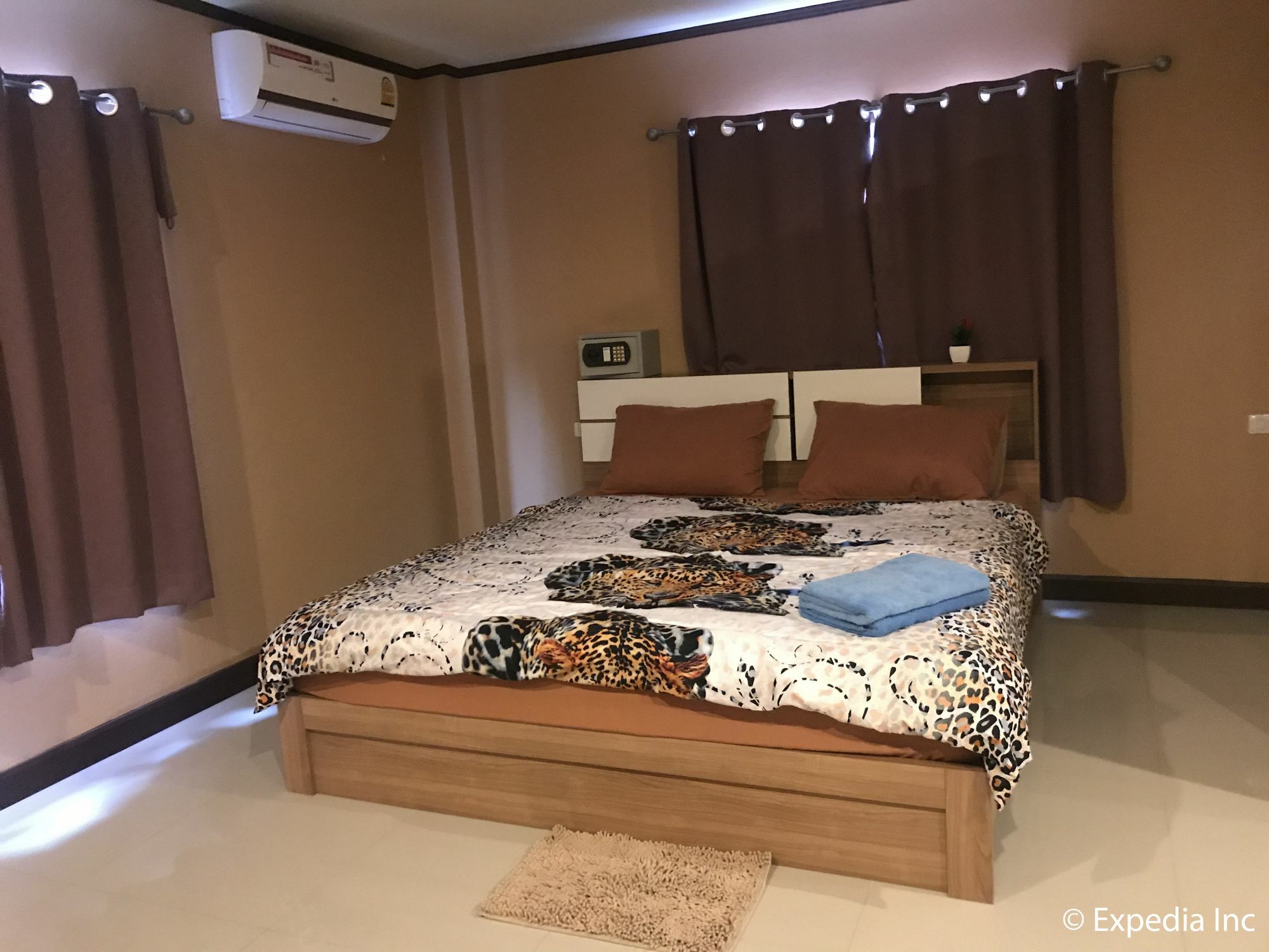 Burnout Guesthouse Pattaya Dış mekan fotoğraf